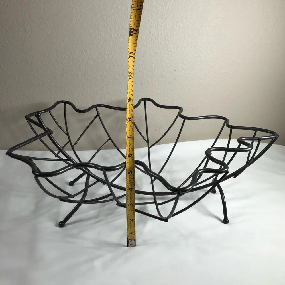 Metallic Sturdy & Durable Leaf Shaped Wire Fruit Basket Tabletop Decor